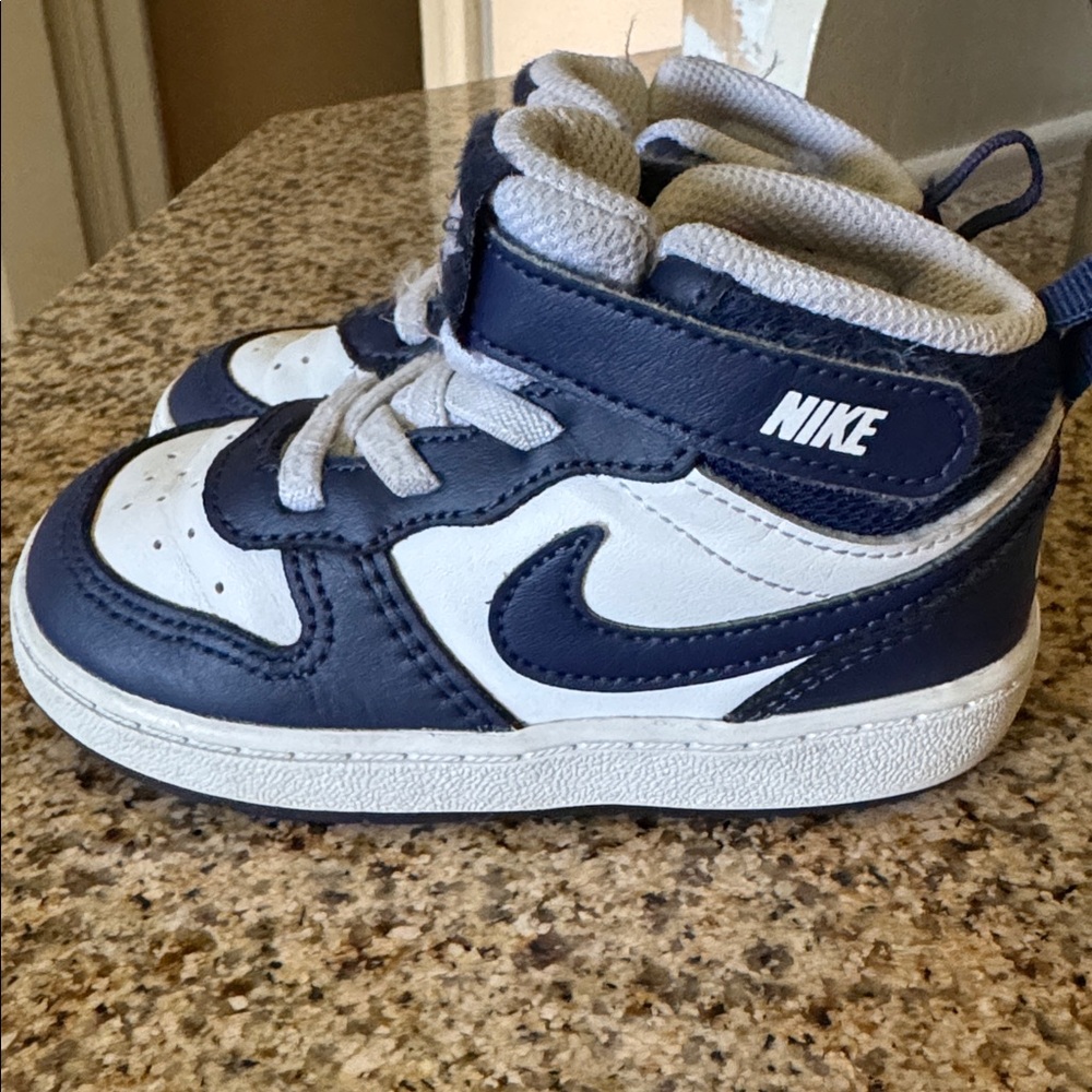 Nike Kids' Blue and White Sneakers - Picture 2 of 5